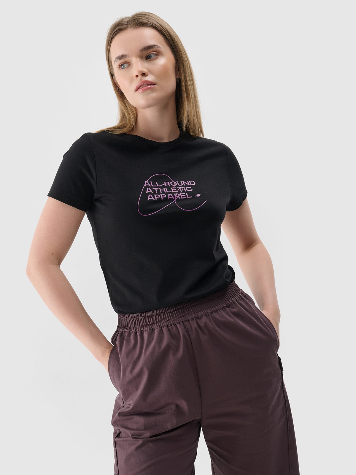 4F T-shirt slim z nadrukiem damski - czarny S