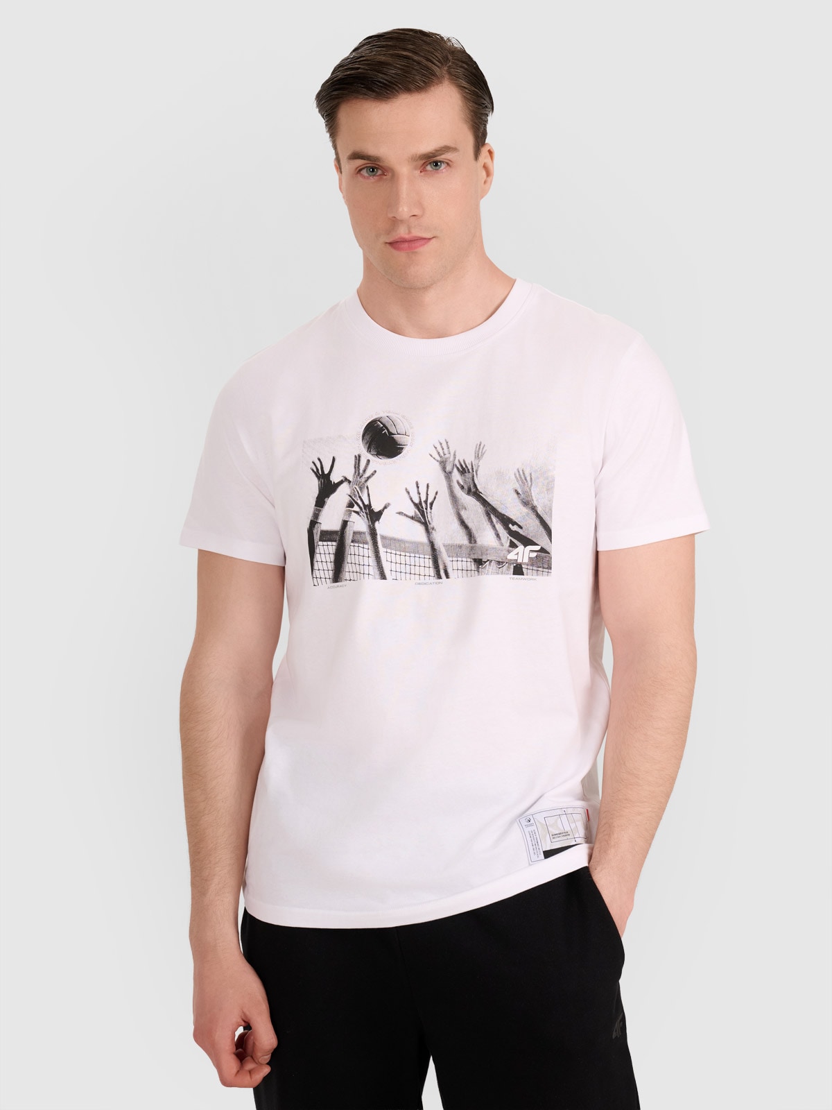 4F T-shirt regular z nadrukiem siatkarskim męski - biały XXL