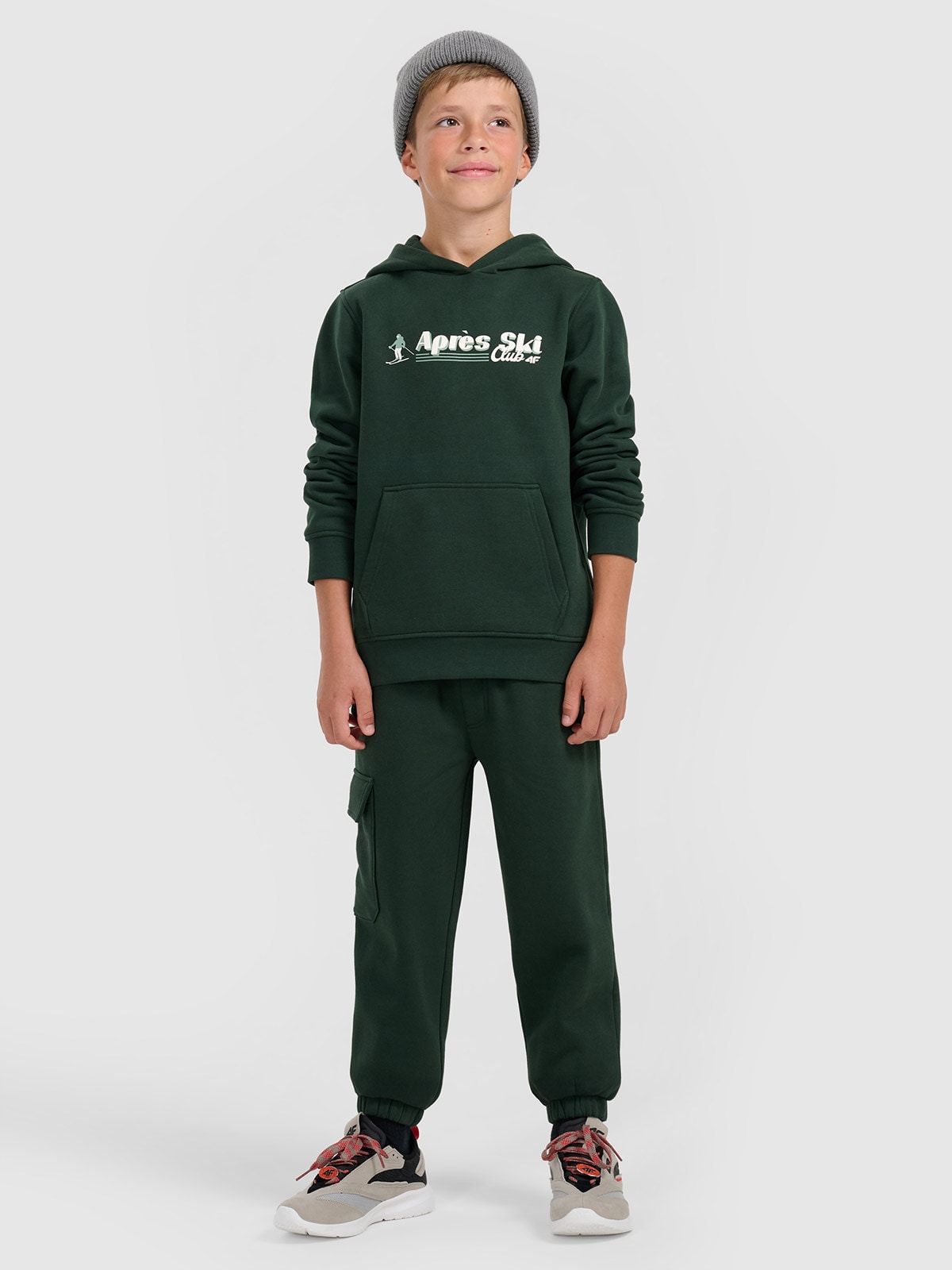 4F Spodnie dresowe joggery chłopięce - zielone 122 (6-7 lat)