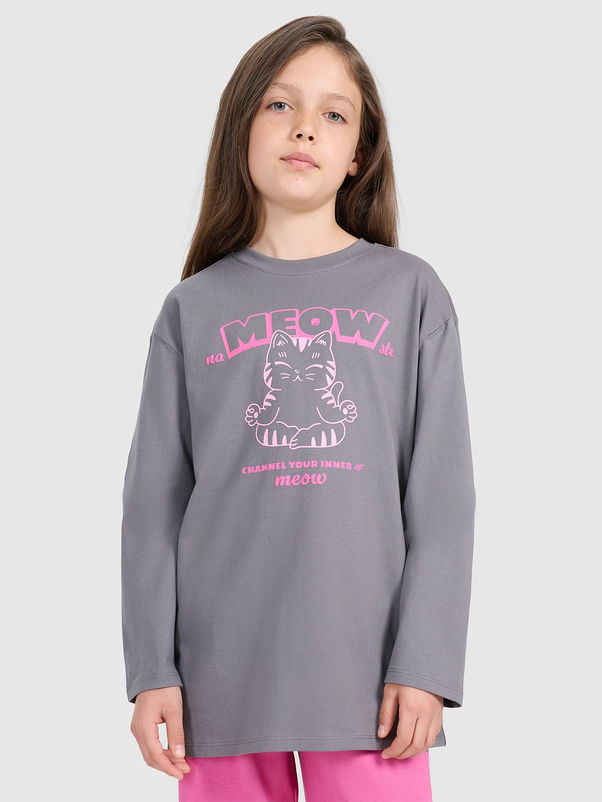 4F Longsleeve oversize z nadrukiem dziewczęcy - szary 146 (10-11 lat)