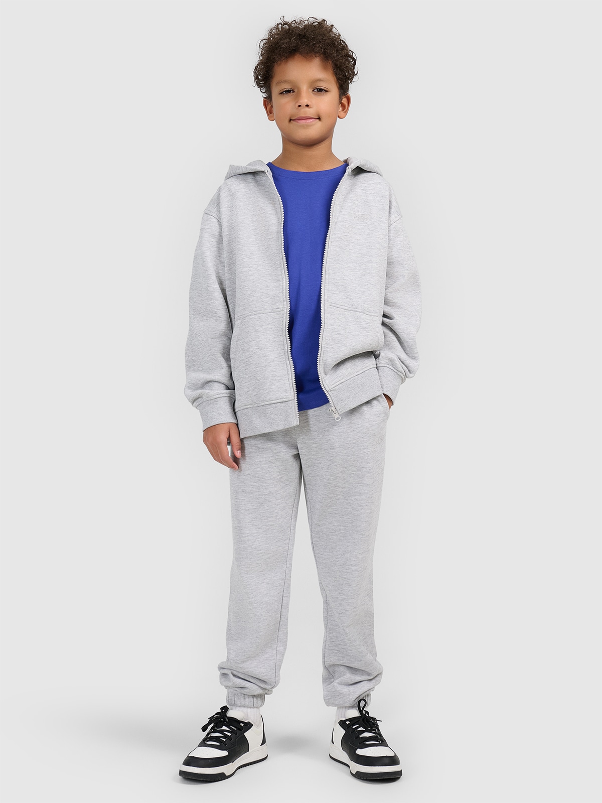 4F Spodnie dresowe joggery chłopięce - szare 146 (10-11 lat)