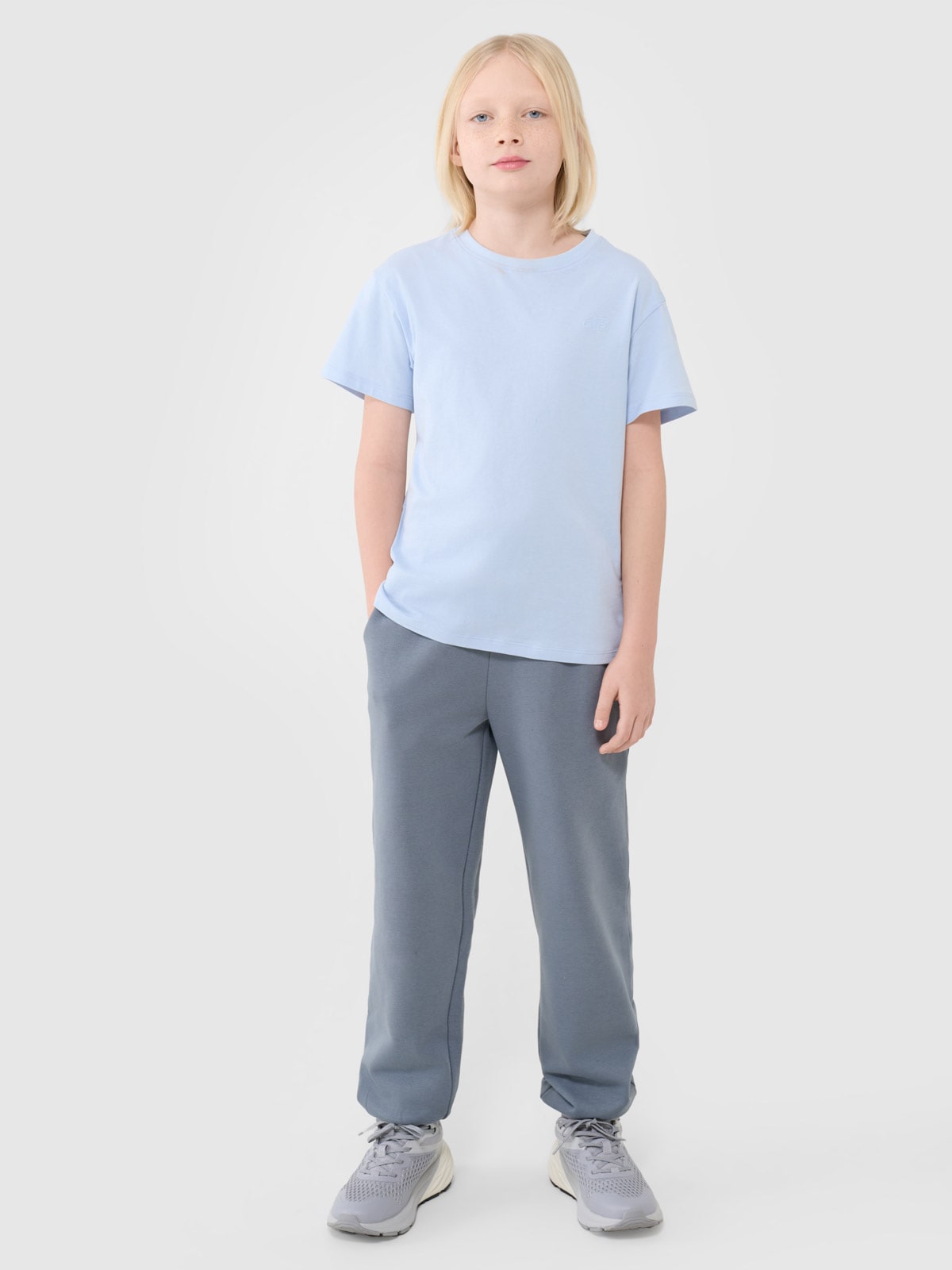 4F Spodnie dresowe joggery chłopięce - turkusowe 140 (9-10 lat)