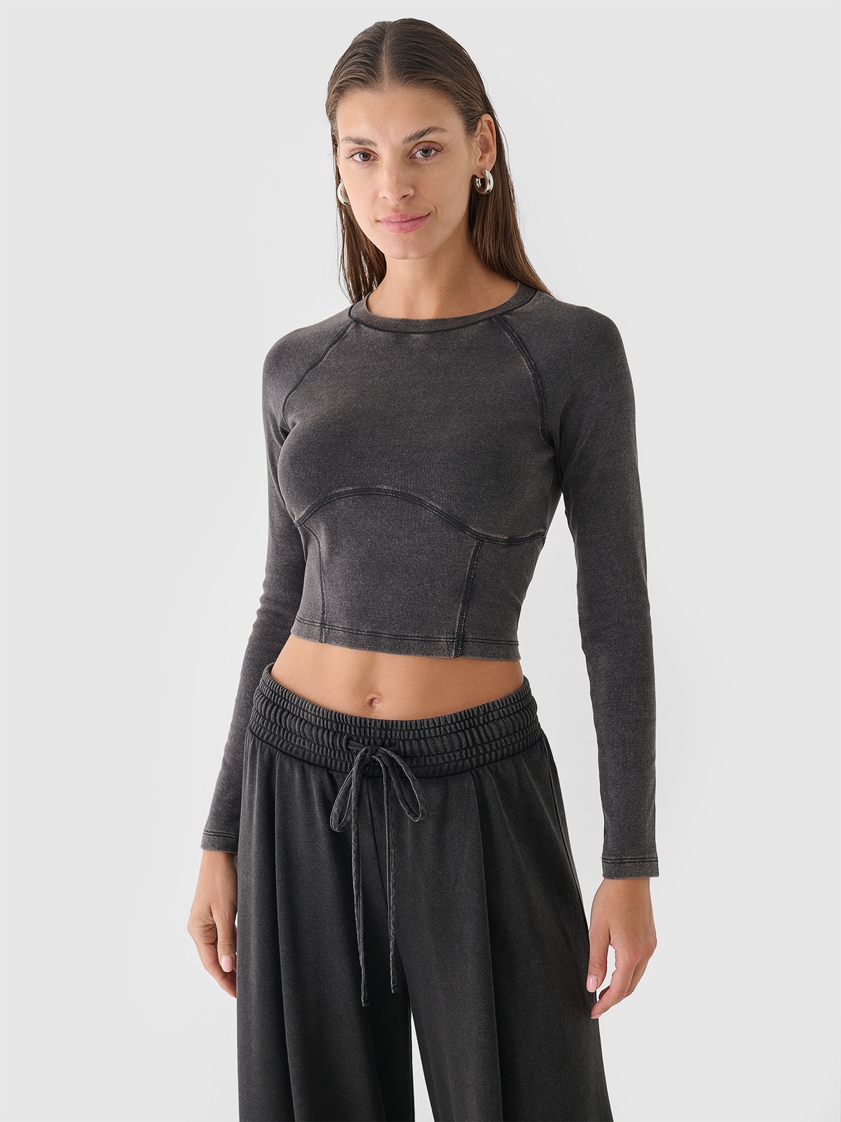 4F Longsleeve cropped gładki damski - czarny M