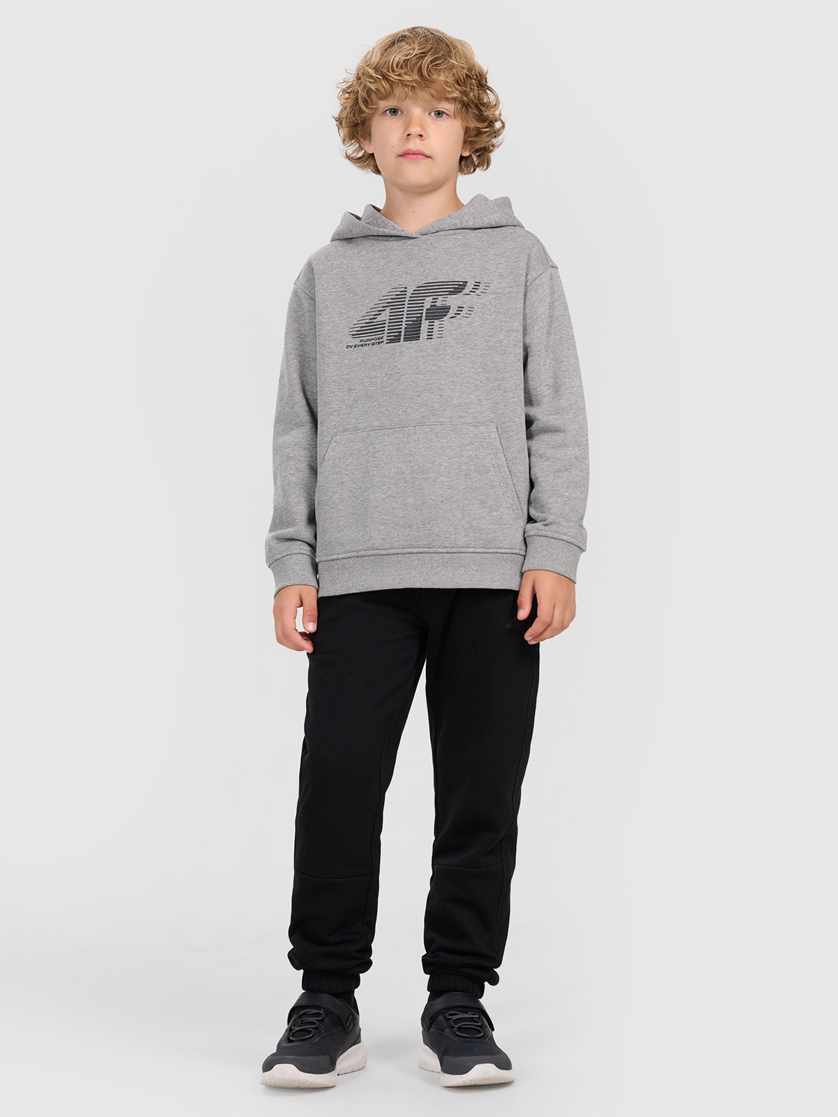 4F Spodnie dresowe joggery chłopięce - czarne 158 (12-13 lat)