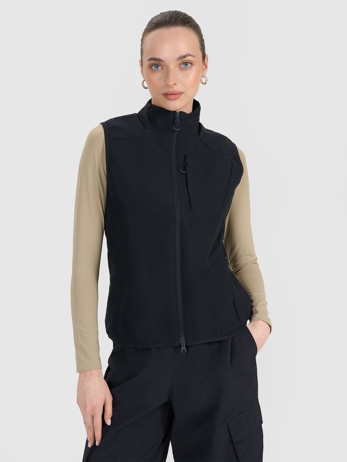 4F Bezrękawnik ze stójką damski - czarny XS