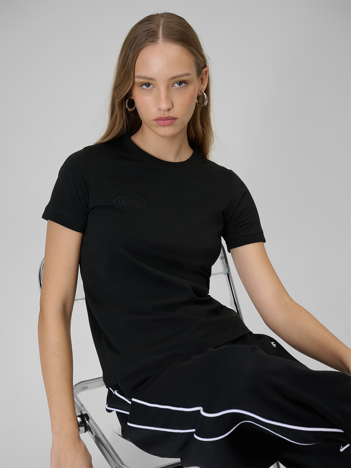 4F T-shirt regular z nadrukiem damski - czarny XXL