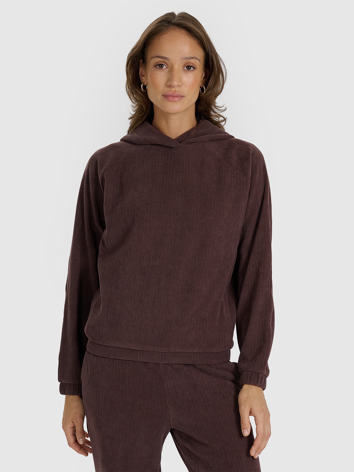 4F Bluza dresowa nierozpinana z kapturem damska - brązowa XL