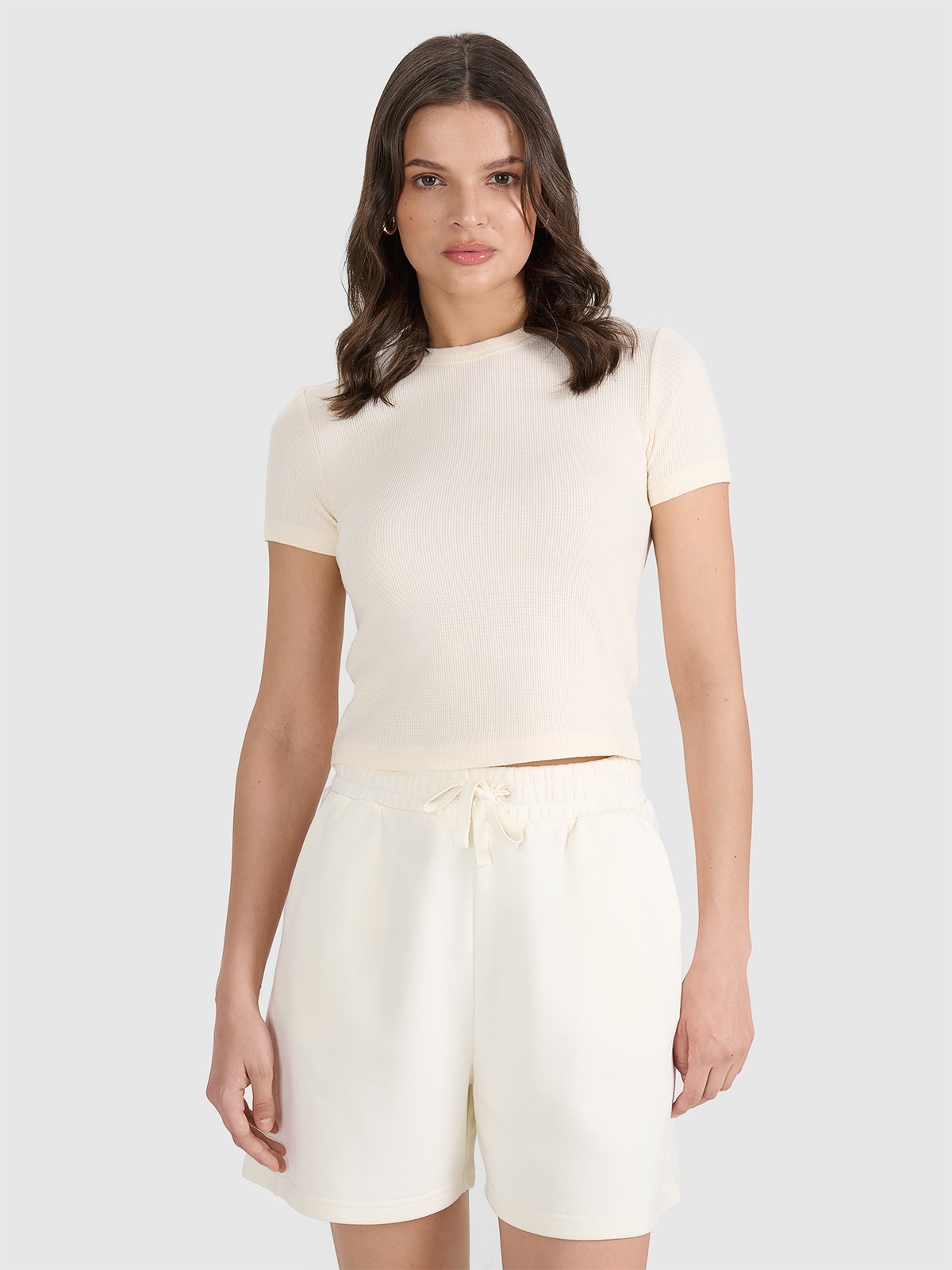 4F T-shirt slim z waflowej dzianiny damski - biały XS