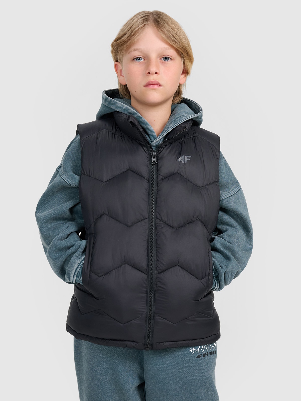 4F Bezrękawnik puchowy z wypełnieniem syntetycznym chłopięcy - czarny 158 (12-13 lat)