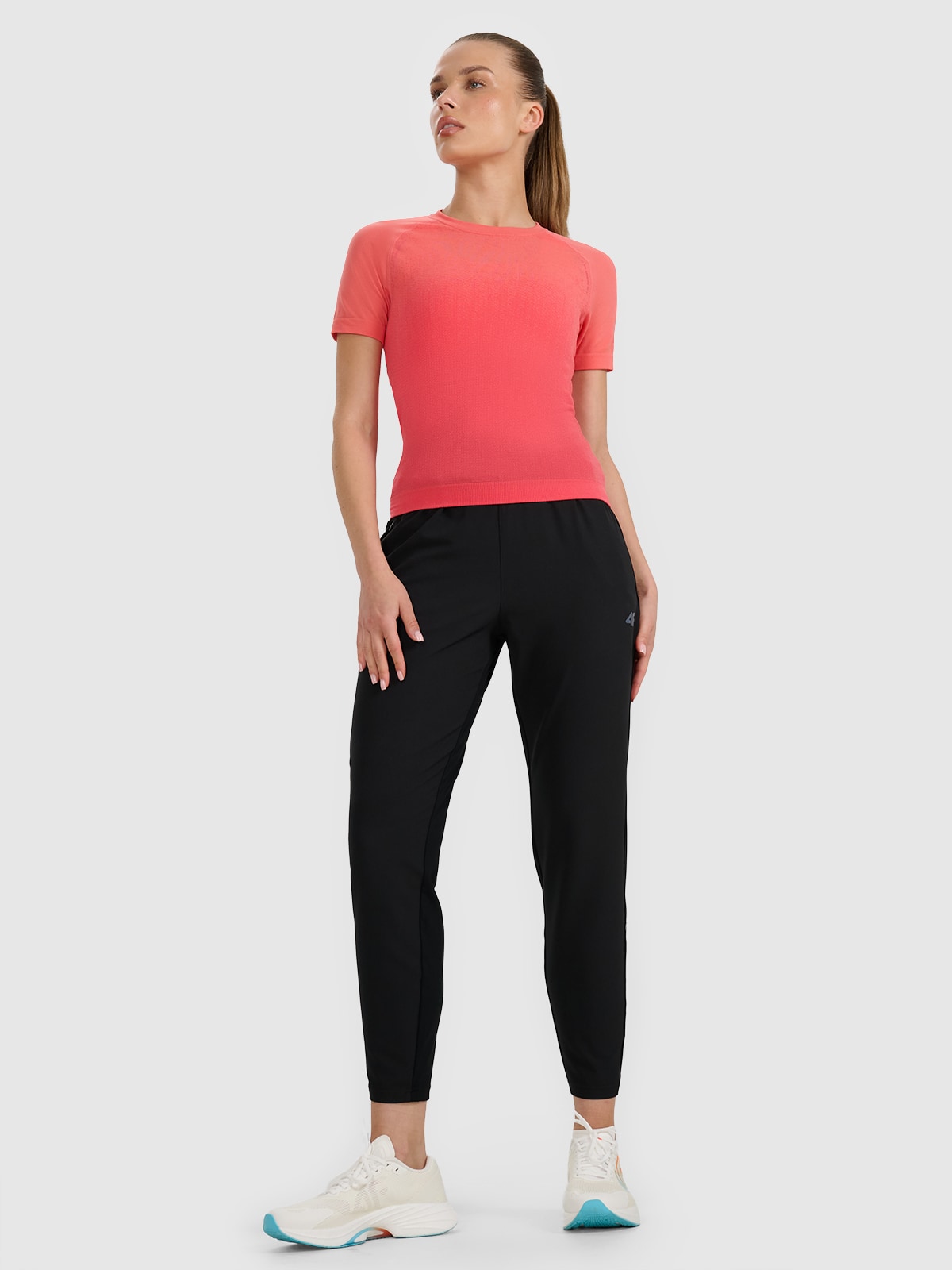 4F Spodnie do biegania w terenie szybkoschnące damskie - czarne M