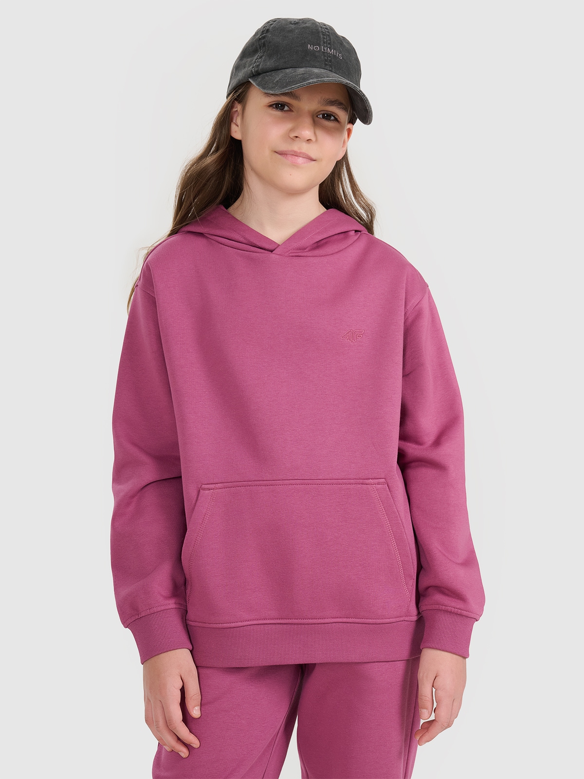 4F Bluza dresowa nierozpinana z kapturem dziewczęca - fioletowa 122 (6-7 lat)