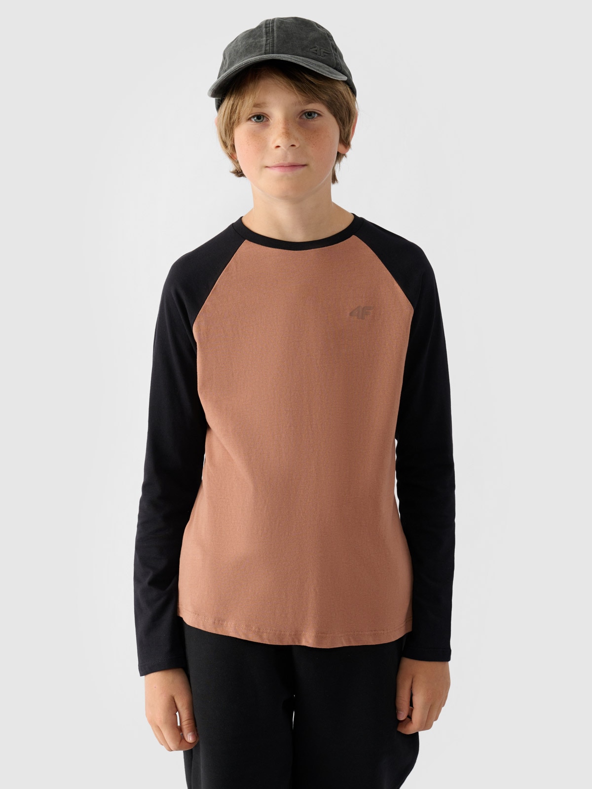 4F Longsleeve regular gładki chłopięcy - beżowy 122 (6-7 lat)