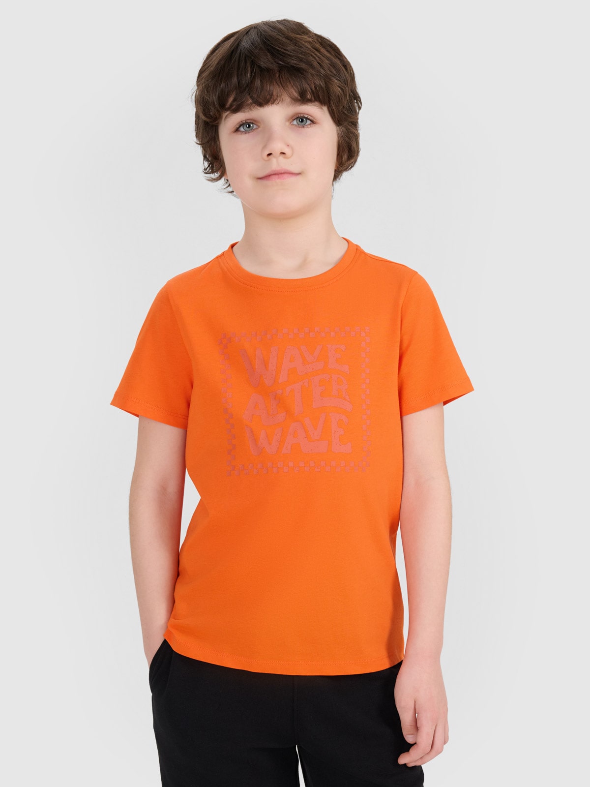 4F T-shirt regular z nadrukiem chłopięcy - pomarańczowy 134 (8-9 lat)