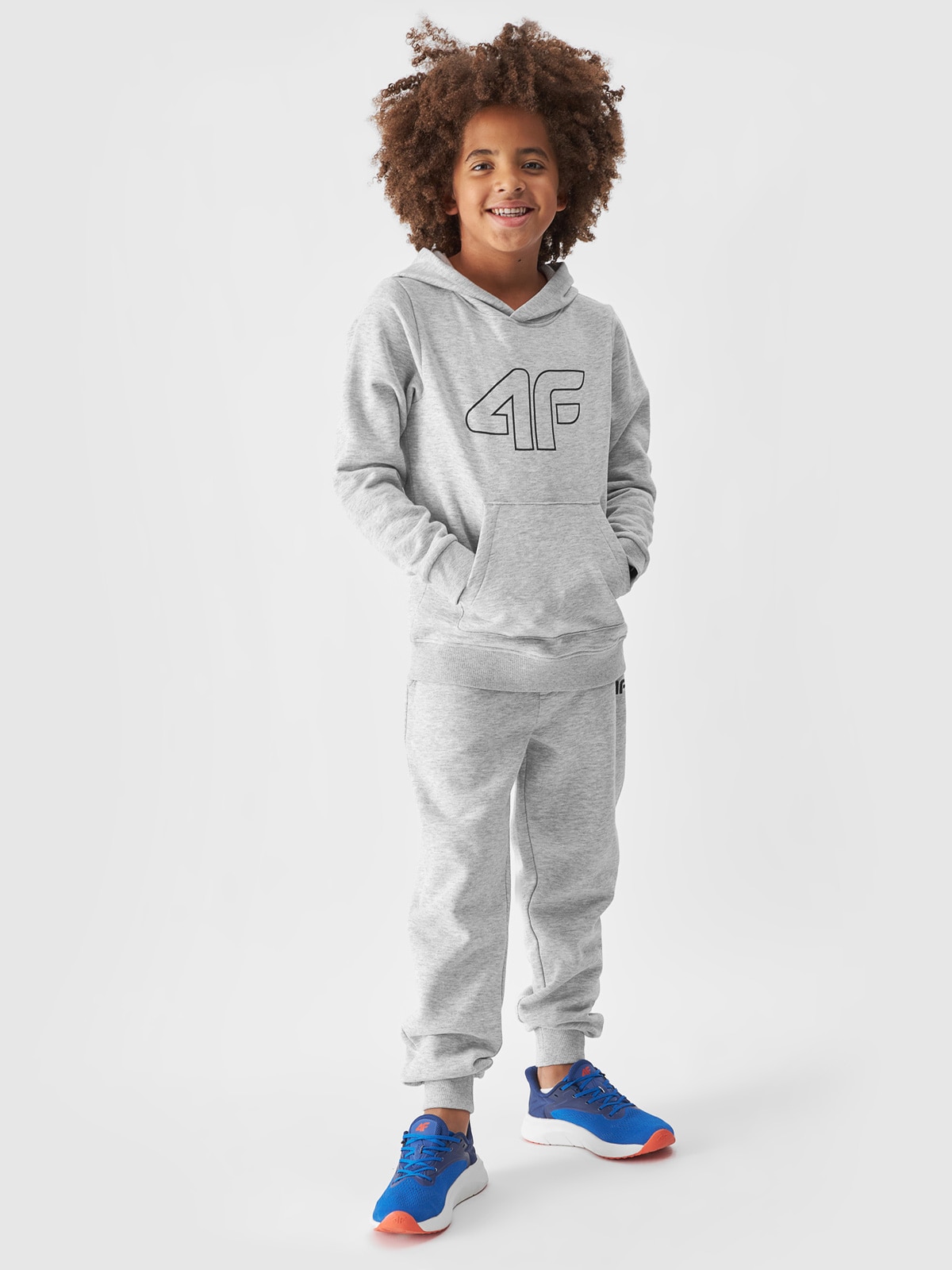 4F Spodnie dresowe joggery chłopięce - szare 146 (10-11 lat)