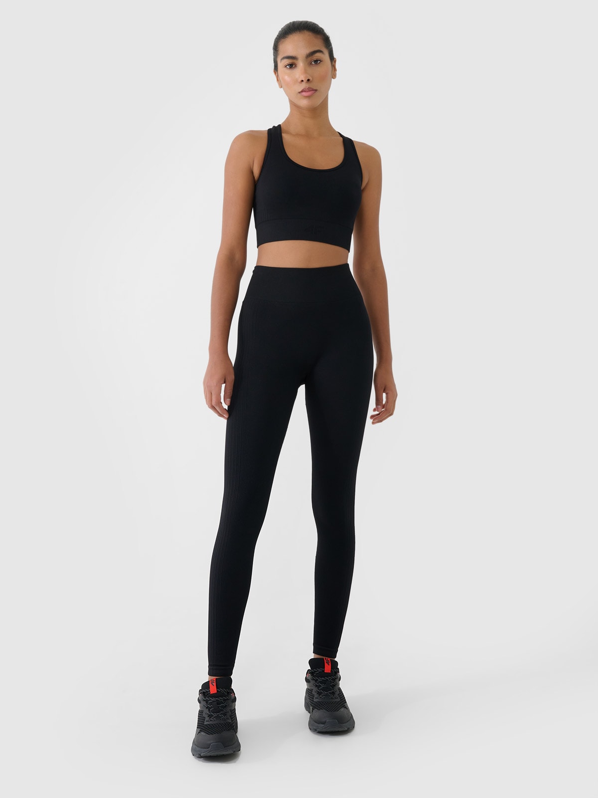 4F Legginsy treningowe bezszwowe damskie - czarne M/L