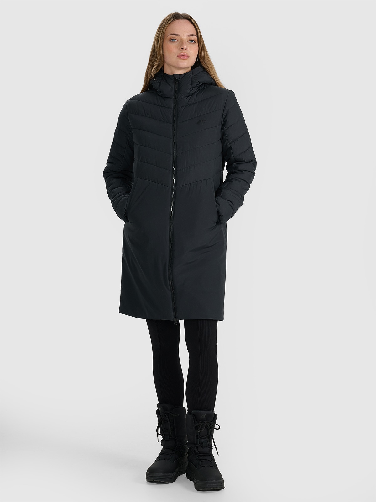4F Płaszcz puchowy z wypełnieniem syntetycznym damski - czarny XS