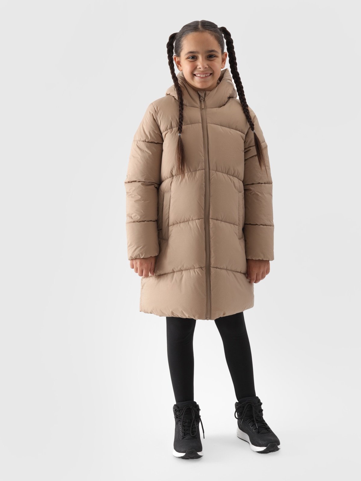 4F Płaszcz puchowy z wypełnieniem syntetycznym dziewczęcy - beżowy 128 (7-8 lat)