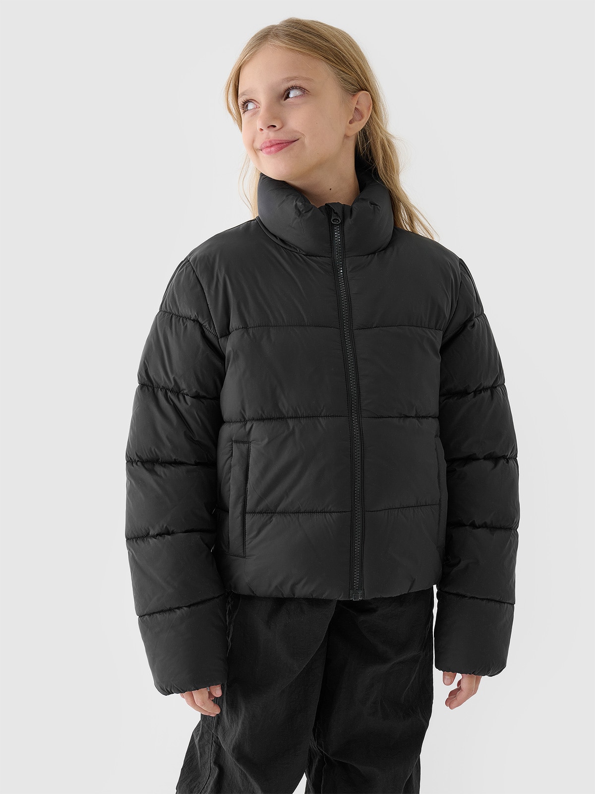 4F Kurtka puchowa z wypełnieniem syntetycznym dziecięca - czarna 122 (6-7 lat)