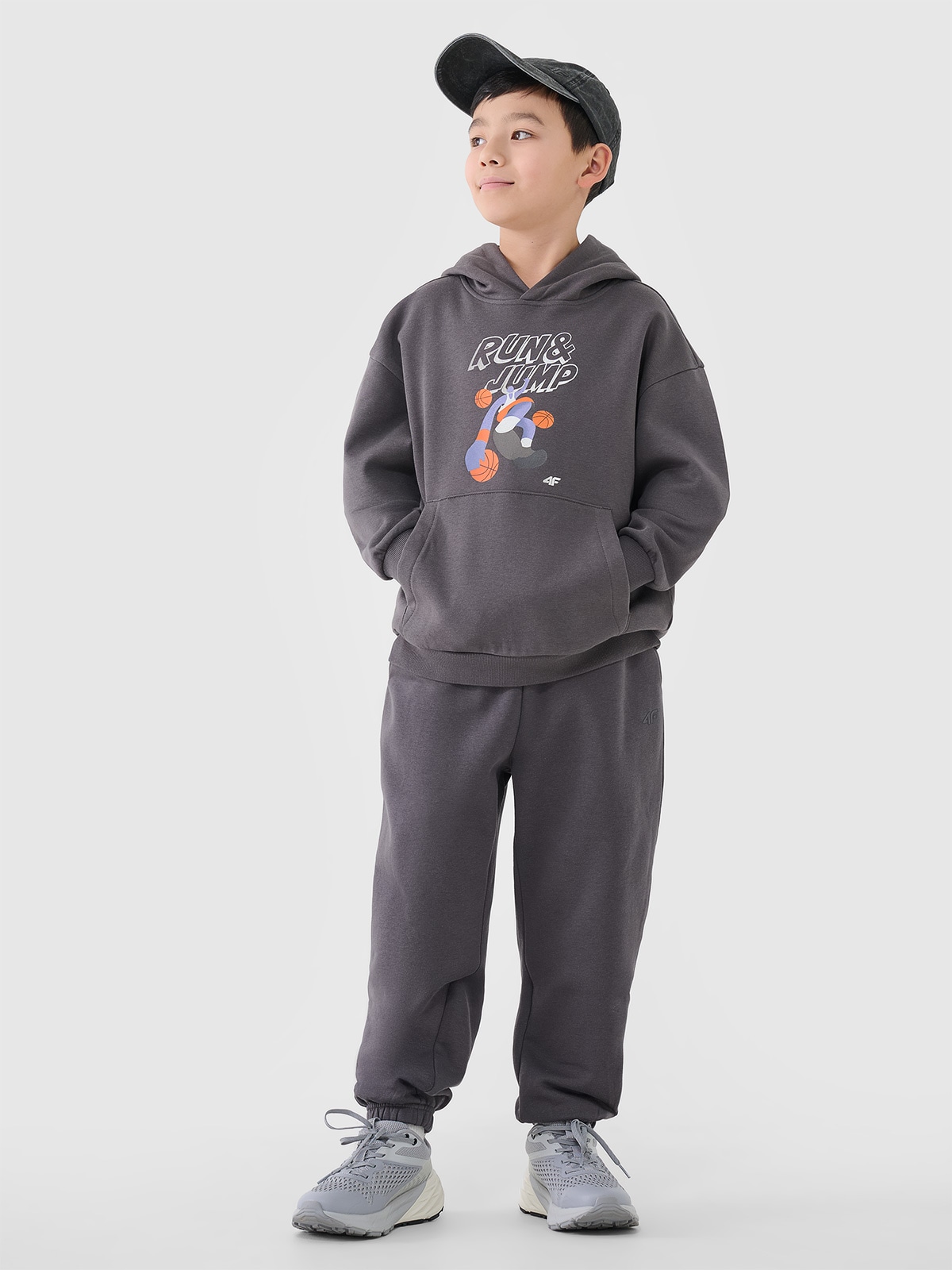 4F Spodnie dresowe joggery chłopięce - szare 128 (7-8 lat)