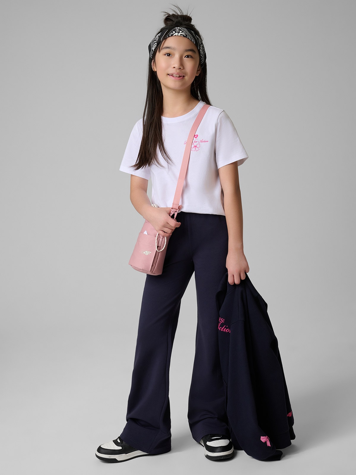 4F Spodnie dresowe z rozszerzanymi nogawkami dziewczęce - granatowe 164 (13-14 lat)