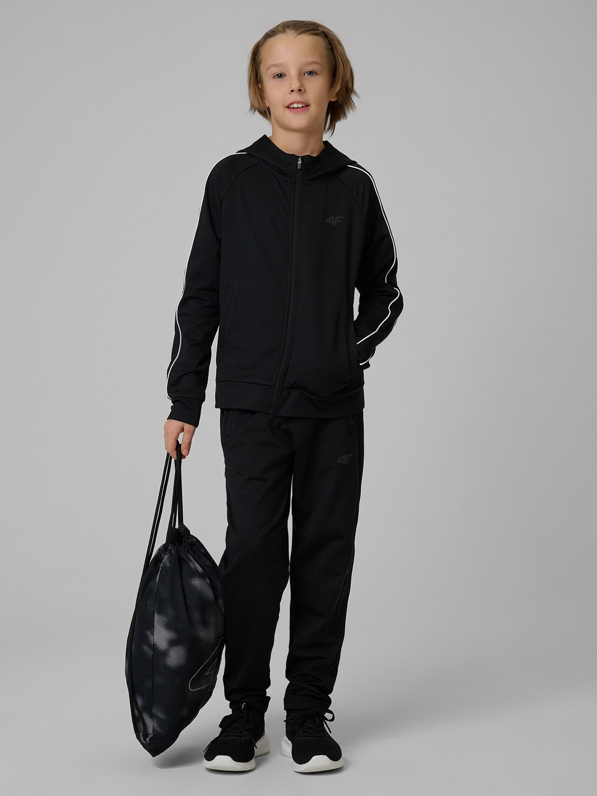 4F Spodnie sportowe szybkoschnące chłopięce - czarne 122/128 (6-8 lat)