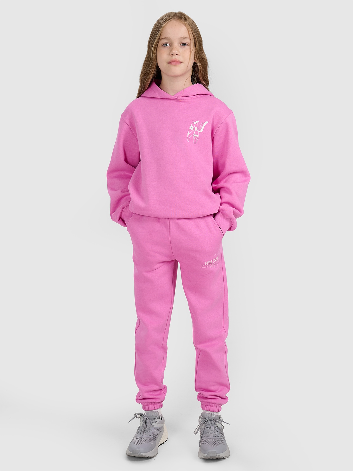 4F Spodnie dresowe joggery dziewczęce - różowe 140 (9-10 lat)