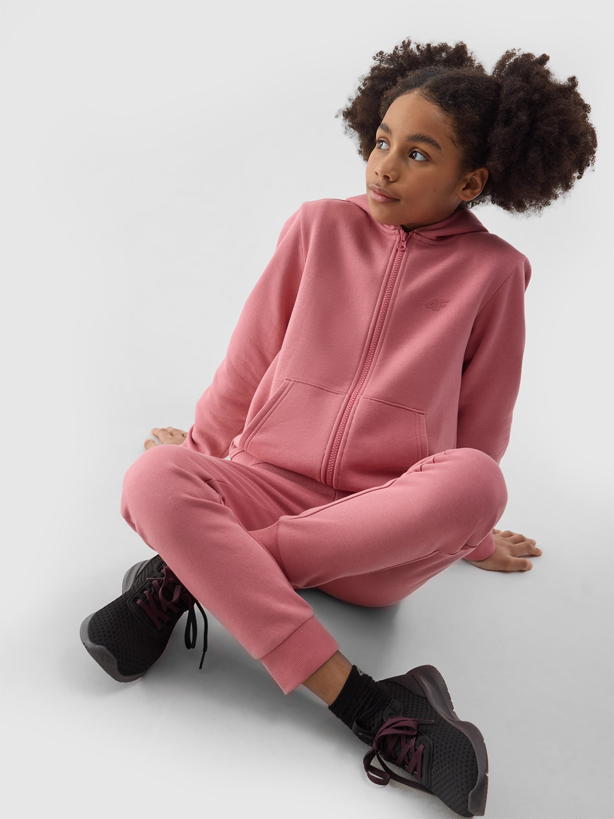 4F Spodnie dresowe joggery dziewczęce - różowe 158 (12-13 lat)