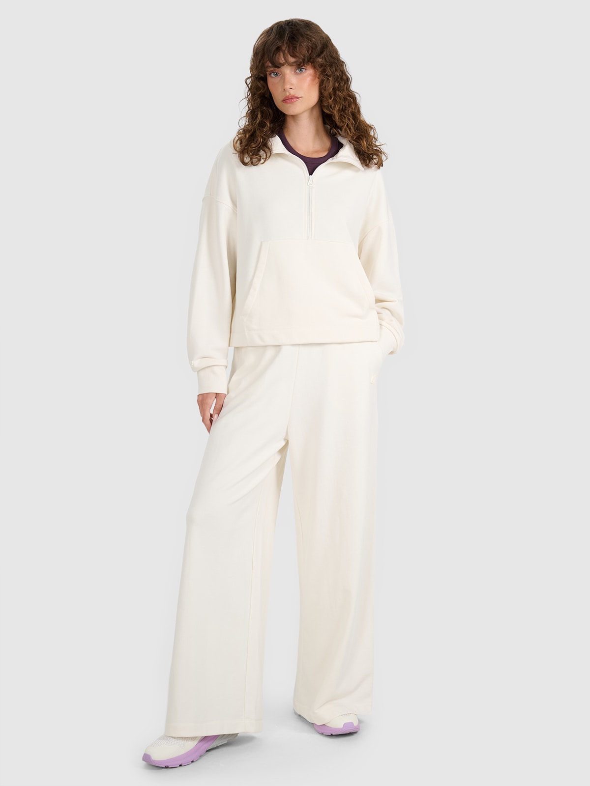 4F Spodnie dresowe z szerokimi nogawkami damskie - beżowe M