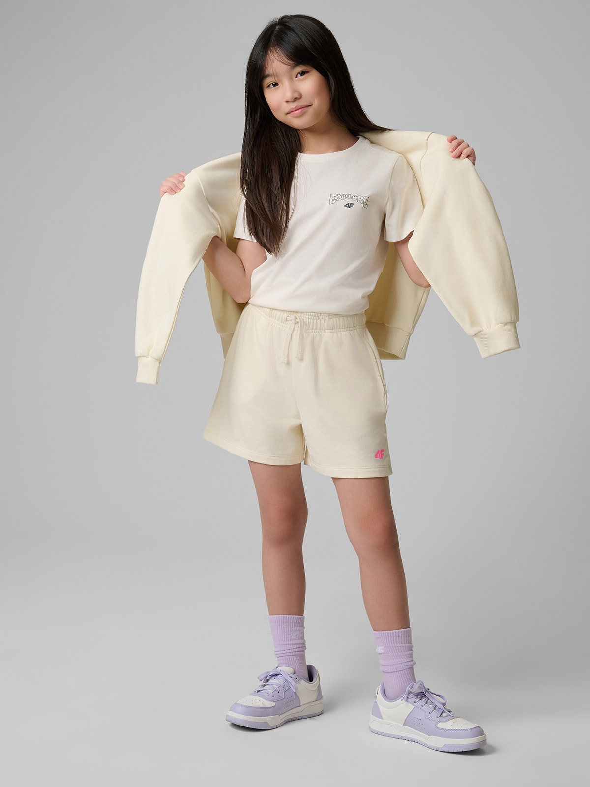 4F T-shirt regular z nadrukiem dziewczęcy - biały 158 (12-13 lat)