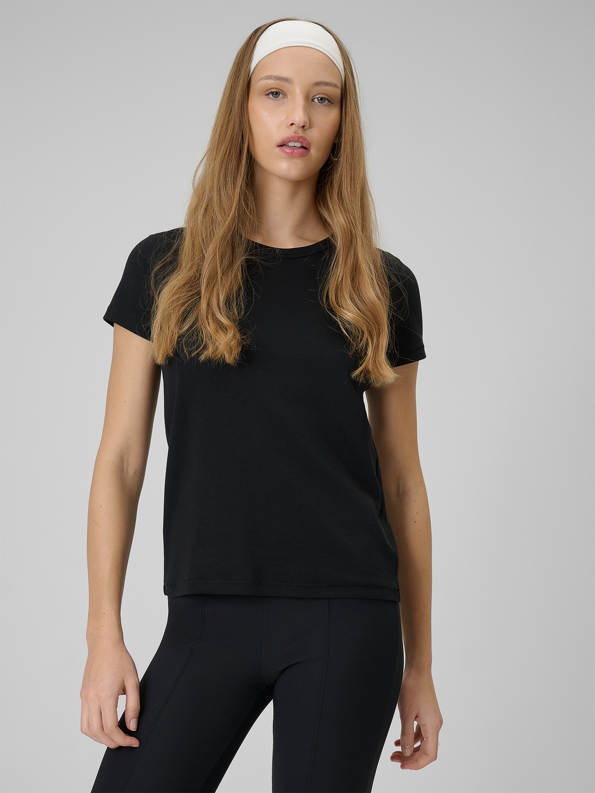 4F T-shirt slim gładki damski - czarny XS