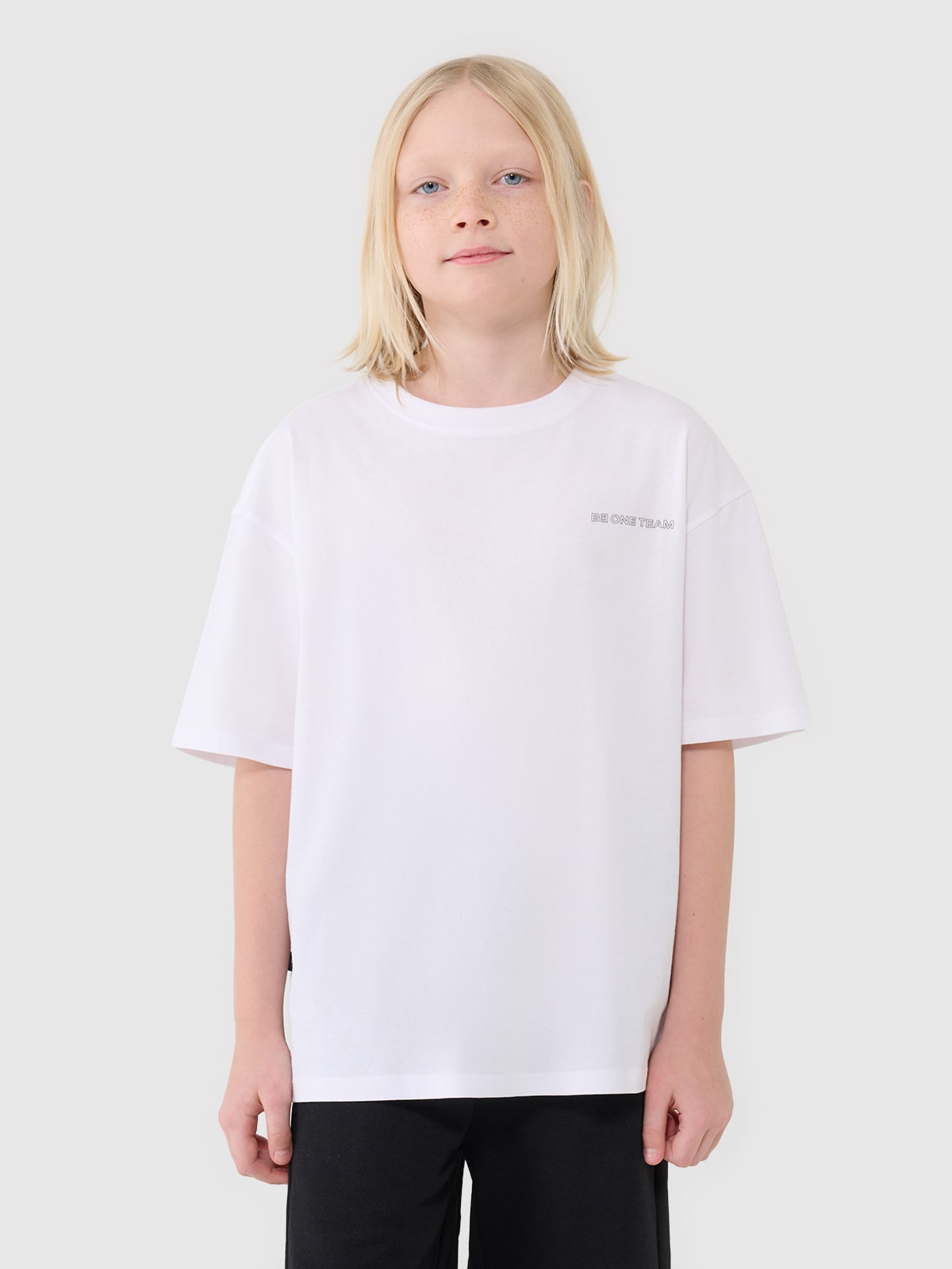 4F T-shirt oversize z napisem chłopięcy - biały 158 (12-13 lat)