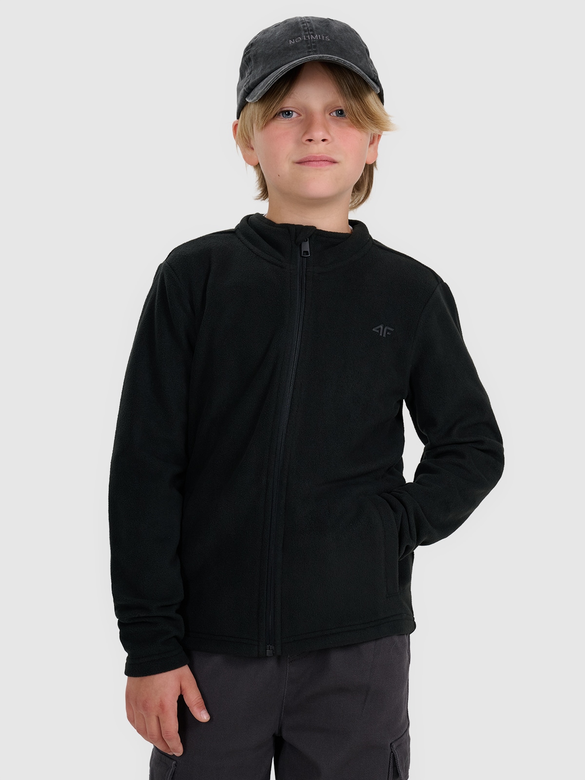 4F Polar slim ze stójką chłopięcy - czarny 146 (10-11 lat)