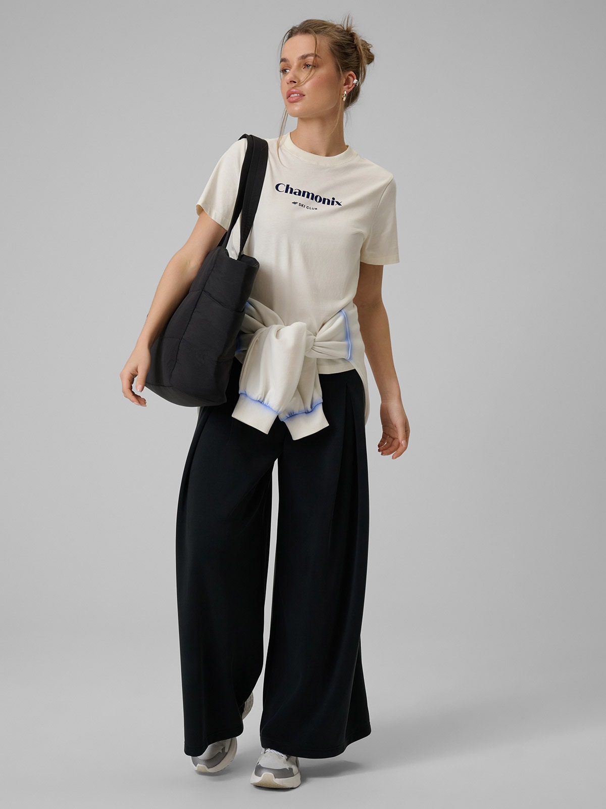 4F Spodnie dresowe z szerokimi nogawkami modalem damskie - czarne XL