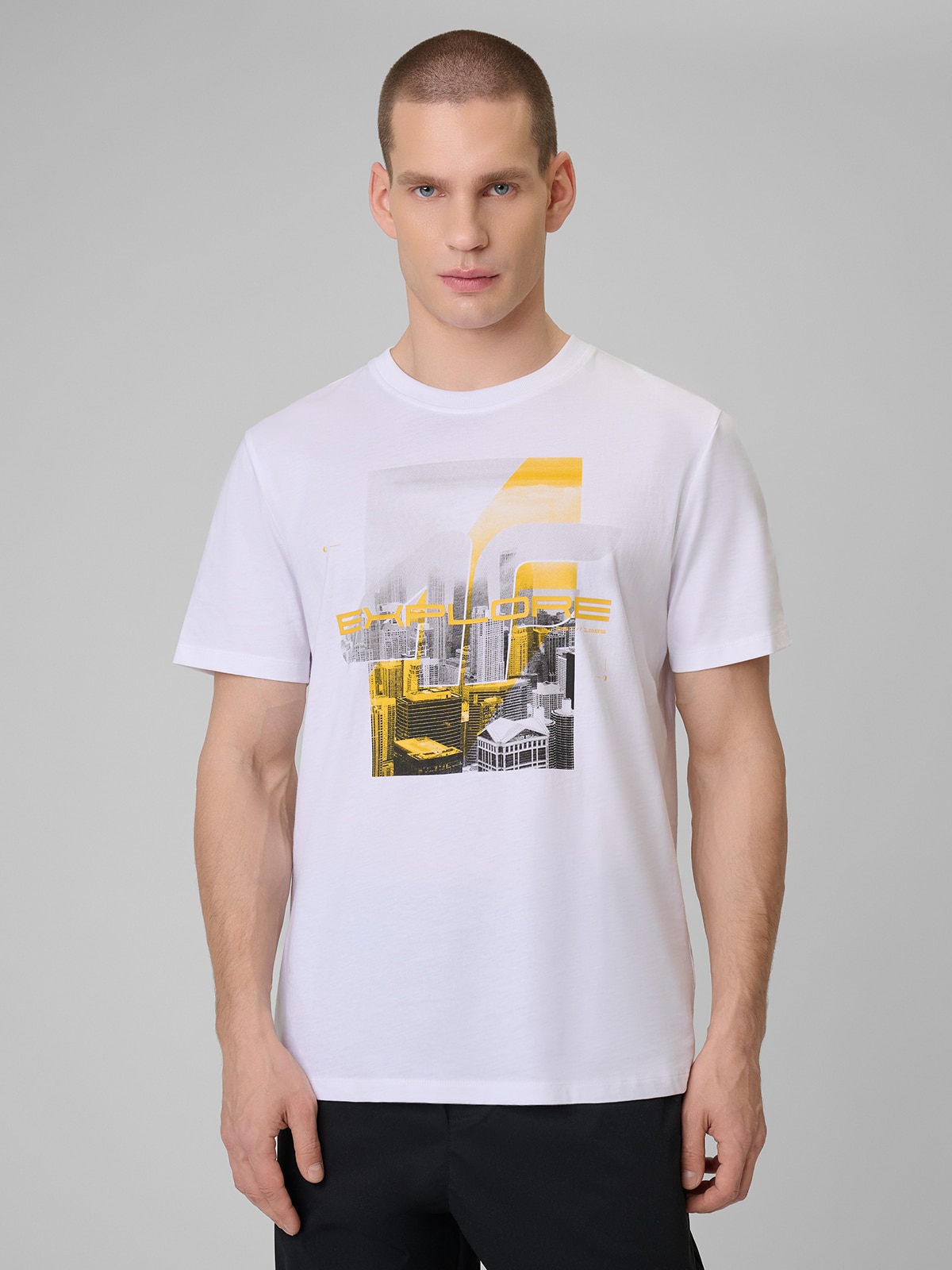 4F T-shirt regular z nadrukiem męski - biały XL