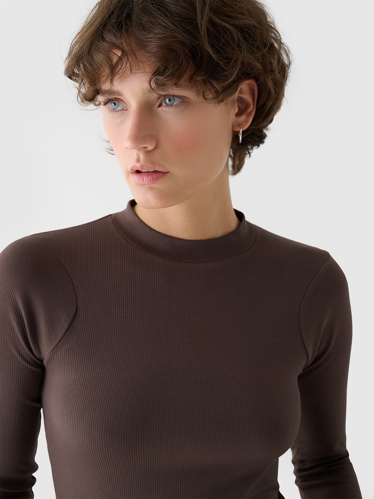 4F Longsleeve slim z prążkowanej dzianiny z modalem damski - brązowy XS