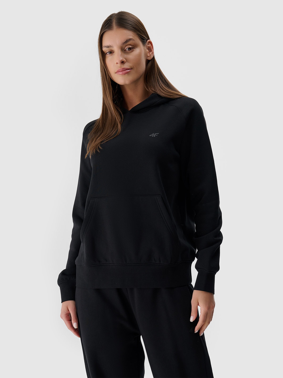 4F Bluza dresowa nierozpinana z kapturem damska - czarna XL