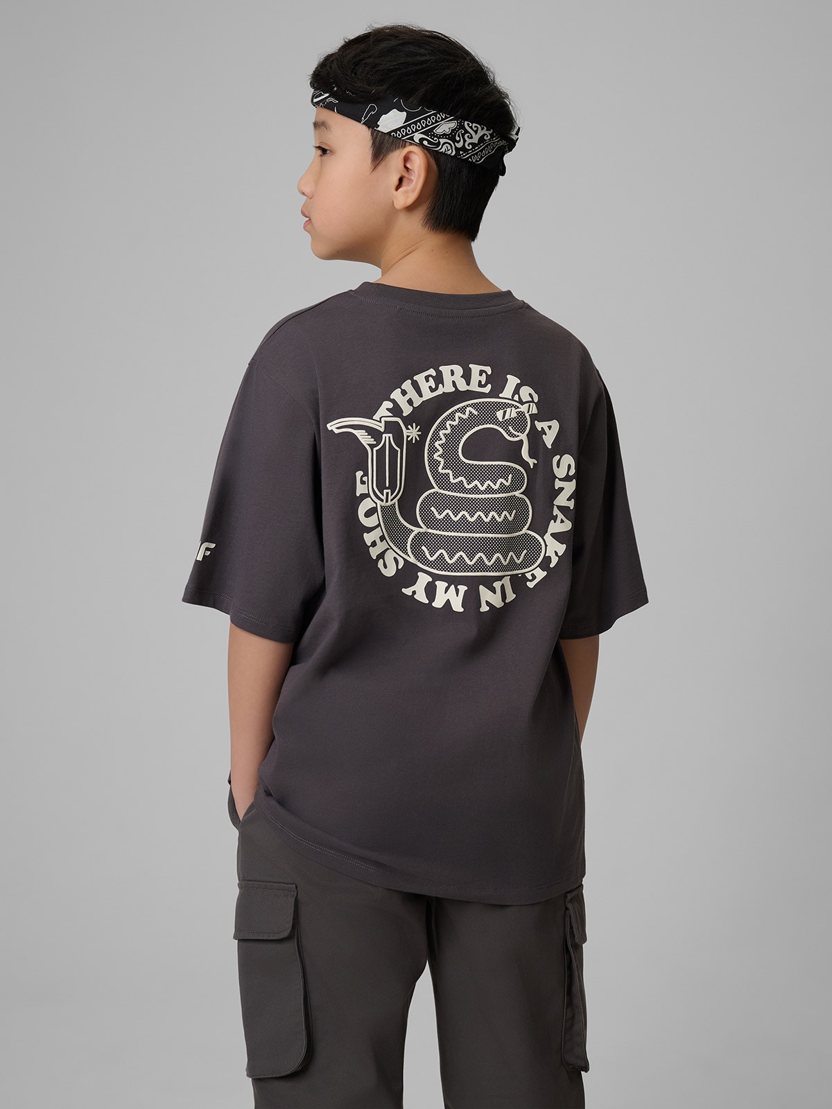 4F T-shirt loose z nadrukiem chłopięcy - szary 128 (7-8 lat)