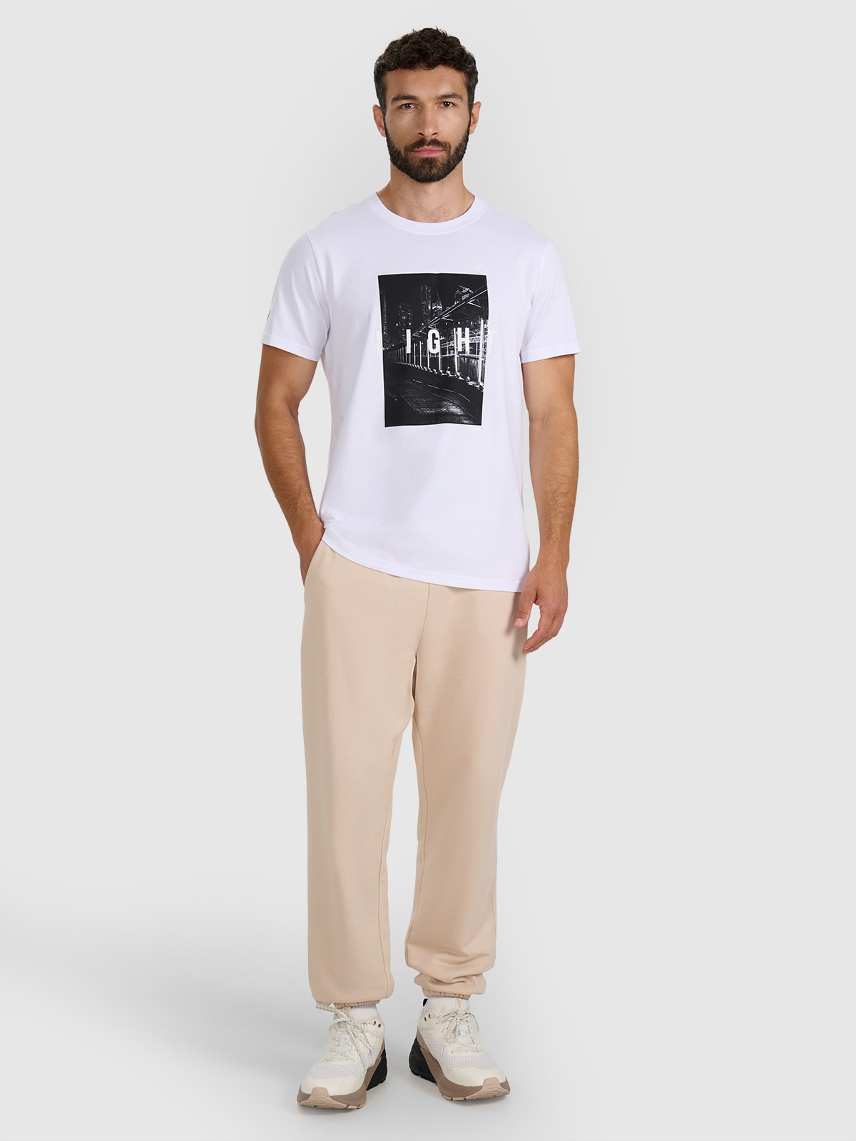 4F Spodnie dresowe joggery męskie - beżowe M