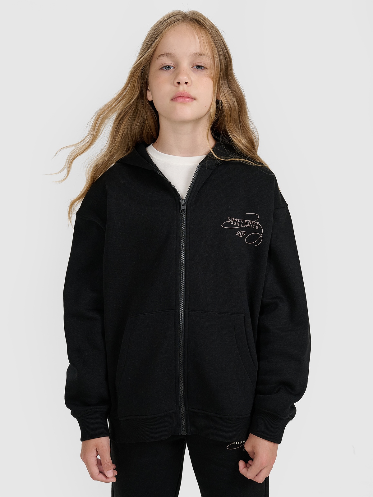 4F Bluza dresowa rozpinana z kapturem dziewczęca - czarna 128 (7-8 lat)