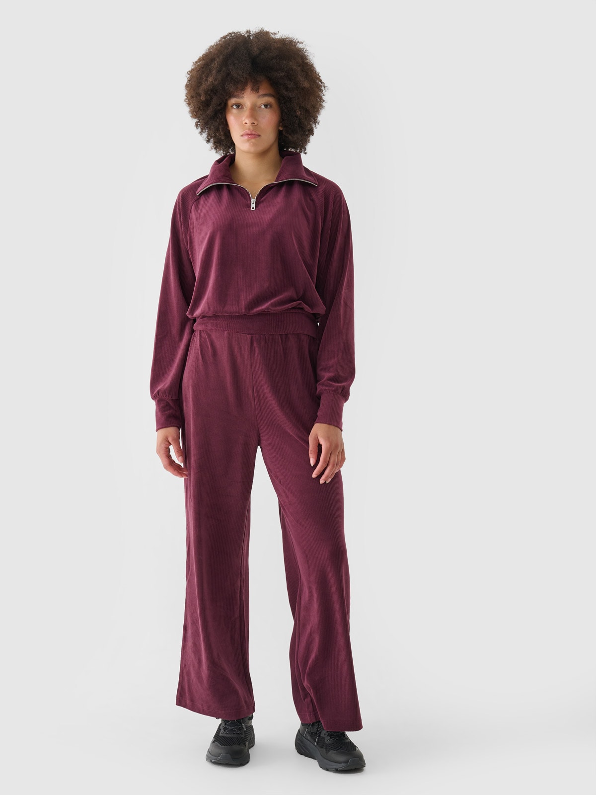 Жіночі спортивні штани з велюру з широким штанинами - червоний