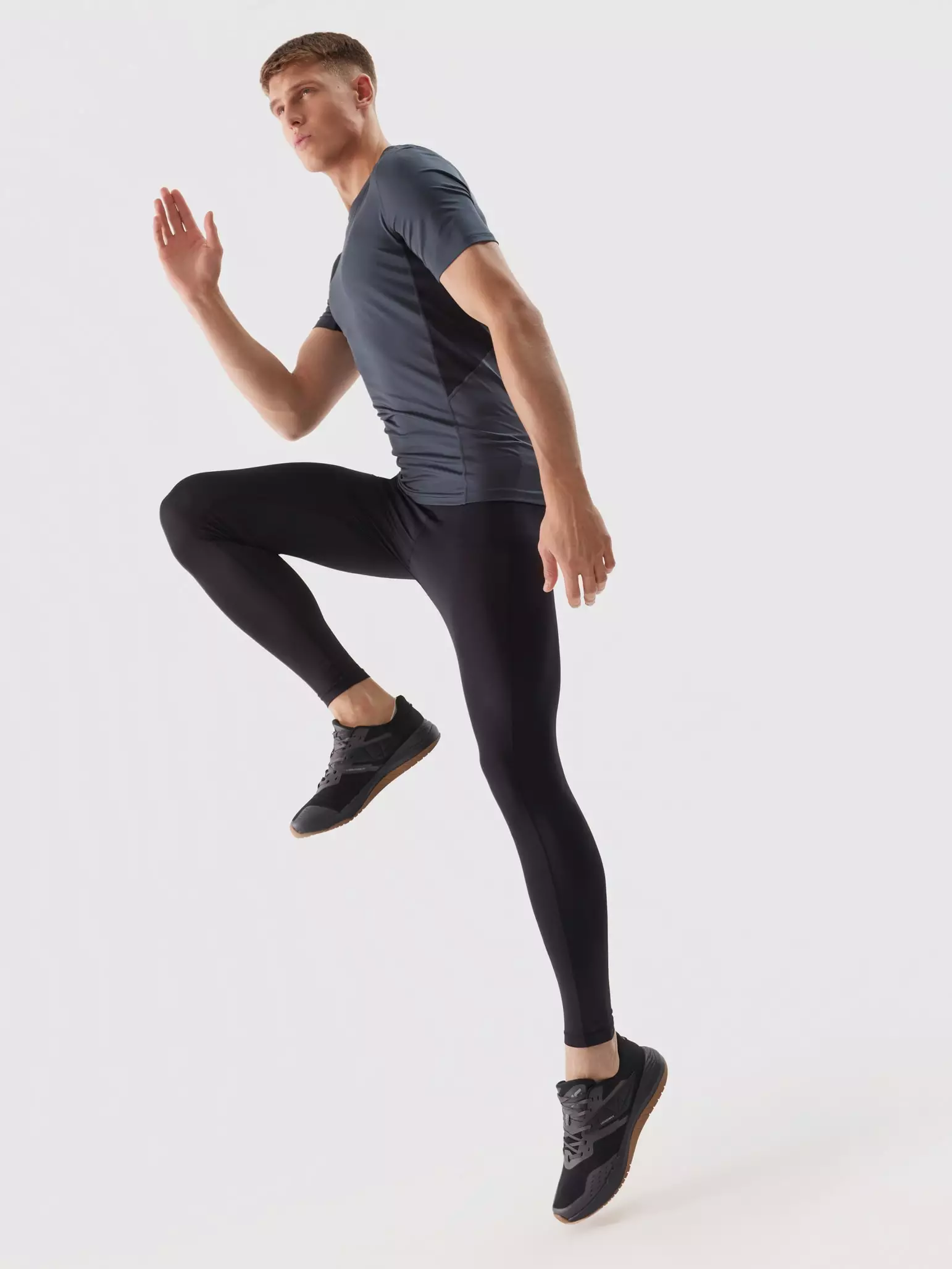Чоловічі швидковисихаючі легінси для тренувань - чорний