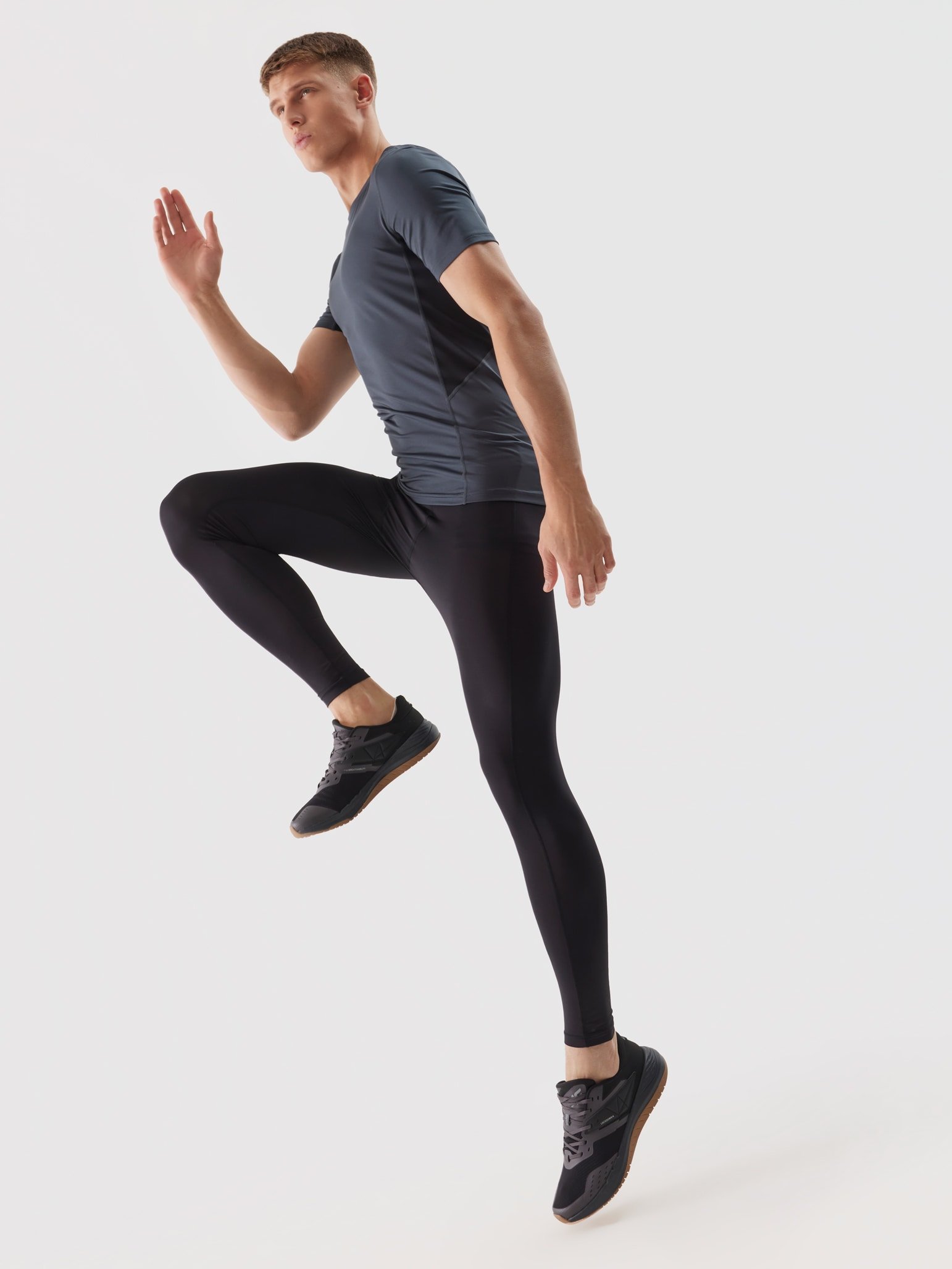 Чоловічі швидковисихаючі легінси для тренувань - чорний