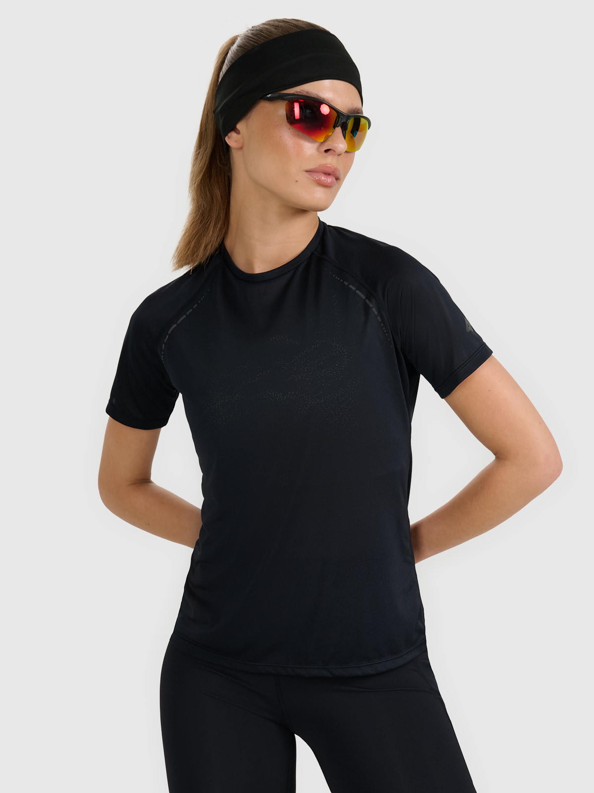 Жіноча бігова футболка regular швидковисихаюча - чорна