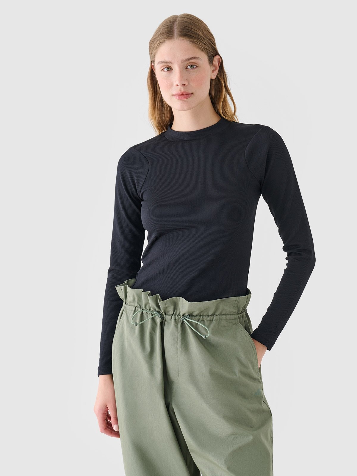 Жіночий лонгслів slim в рубчик - чорний