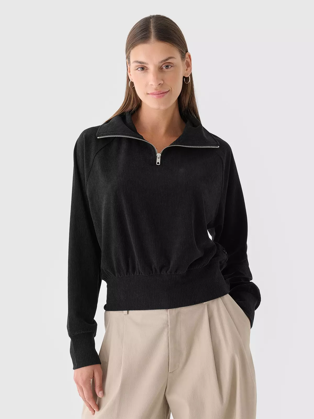 Жіночий спортивний світшот з велюру - чорний