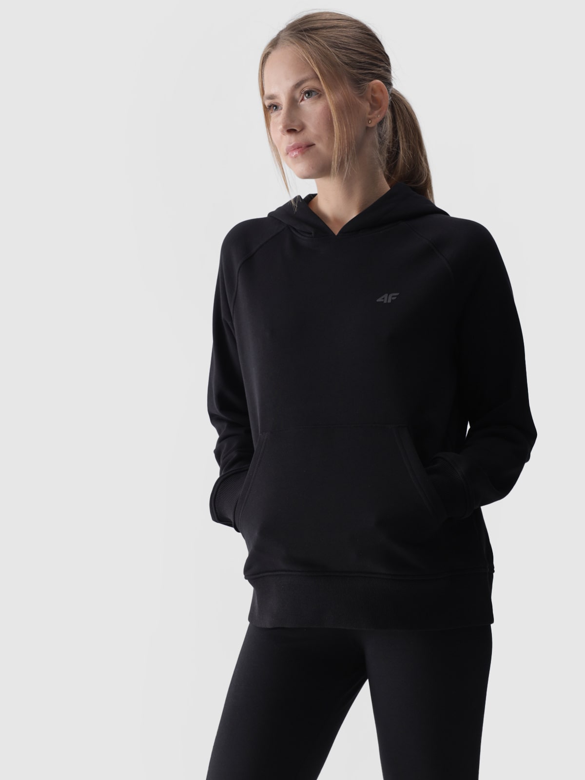 Жіноче спортивне худі - чорний