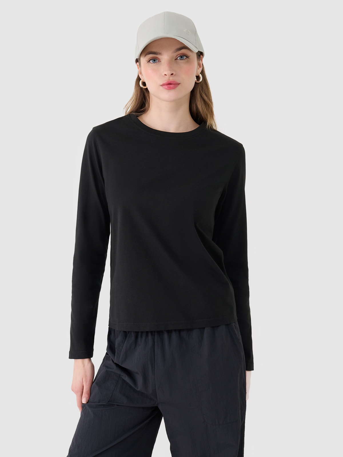 Жіночий однотонний лонгслів oversize - чорний