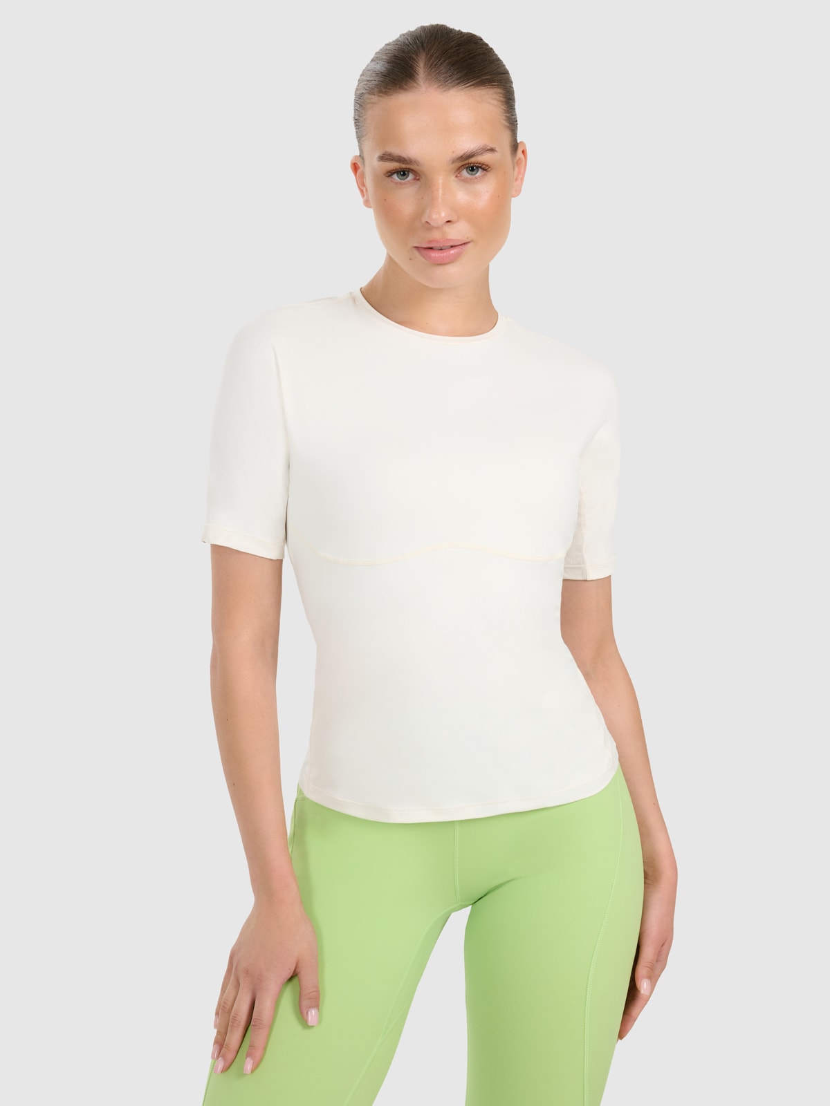 Жіноча slim тренувальна швидковисихаюча футболка - бежева