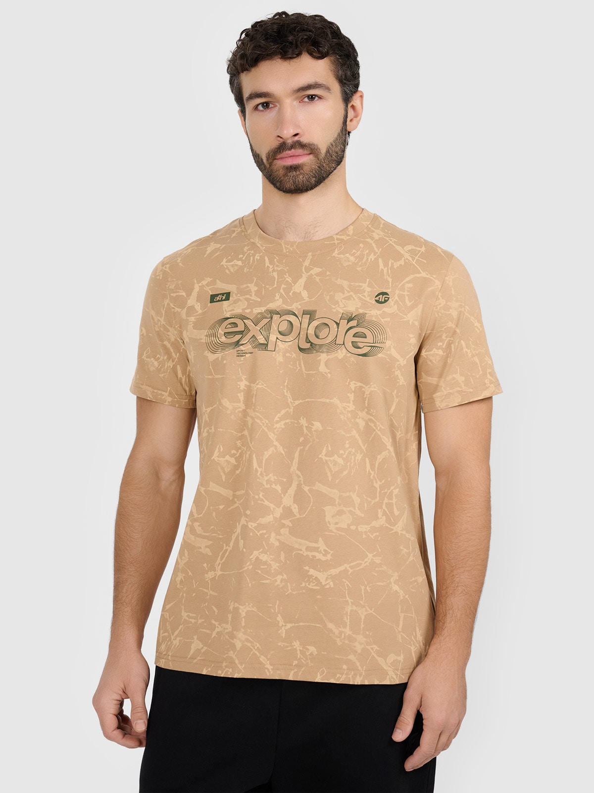 Чоловічий regular T-shirt з принтом - бежевий