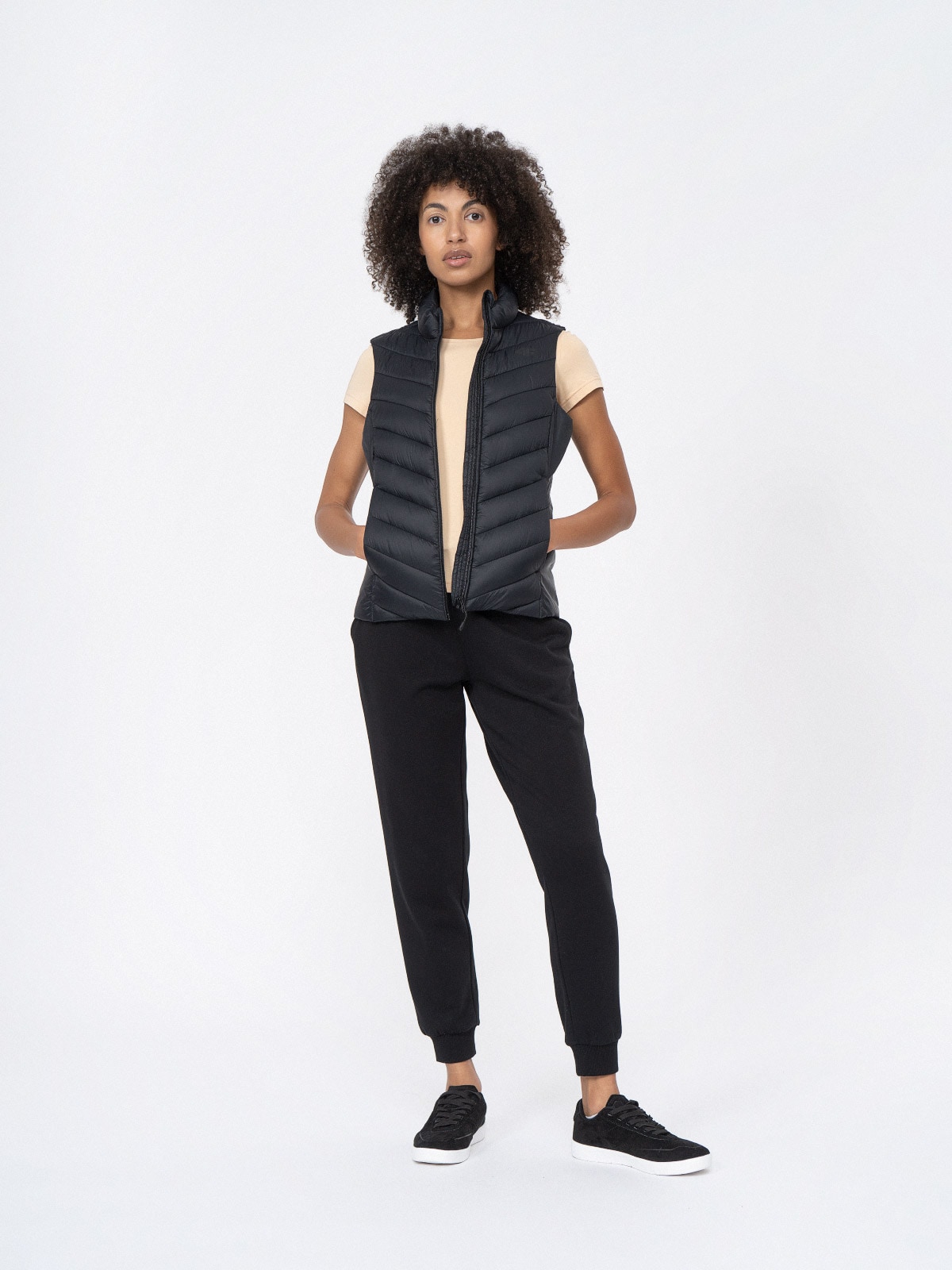 Жіноча стьобана пухова жилетка без капюшона